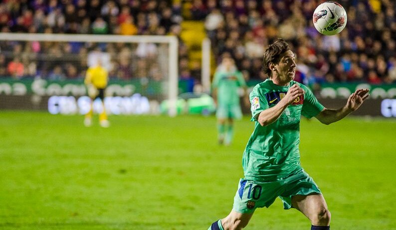 Messi heads the ball