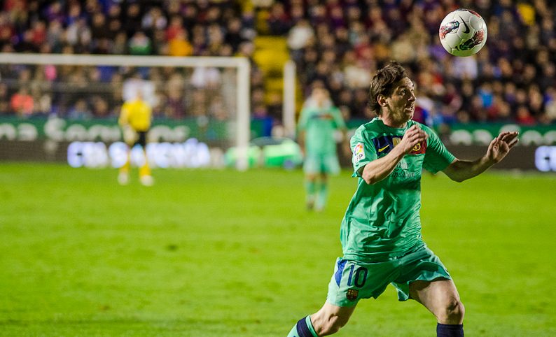 Messi heads the ball