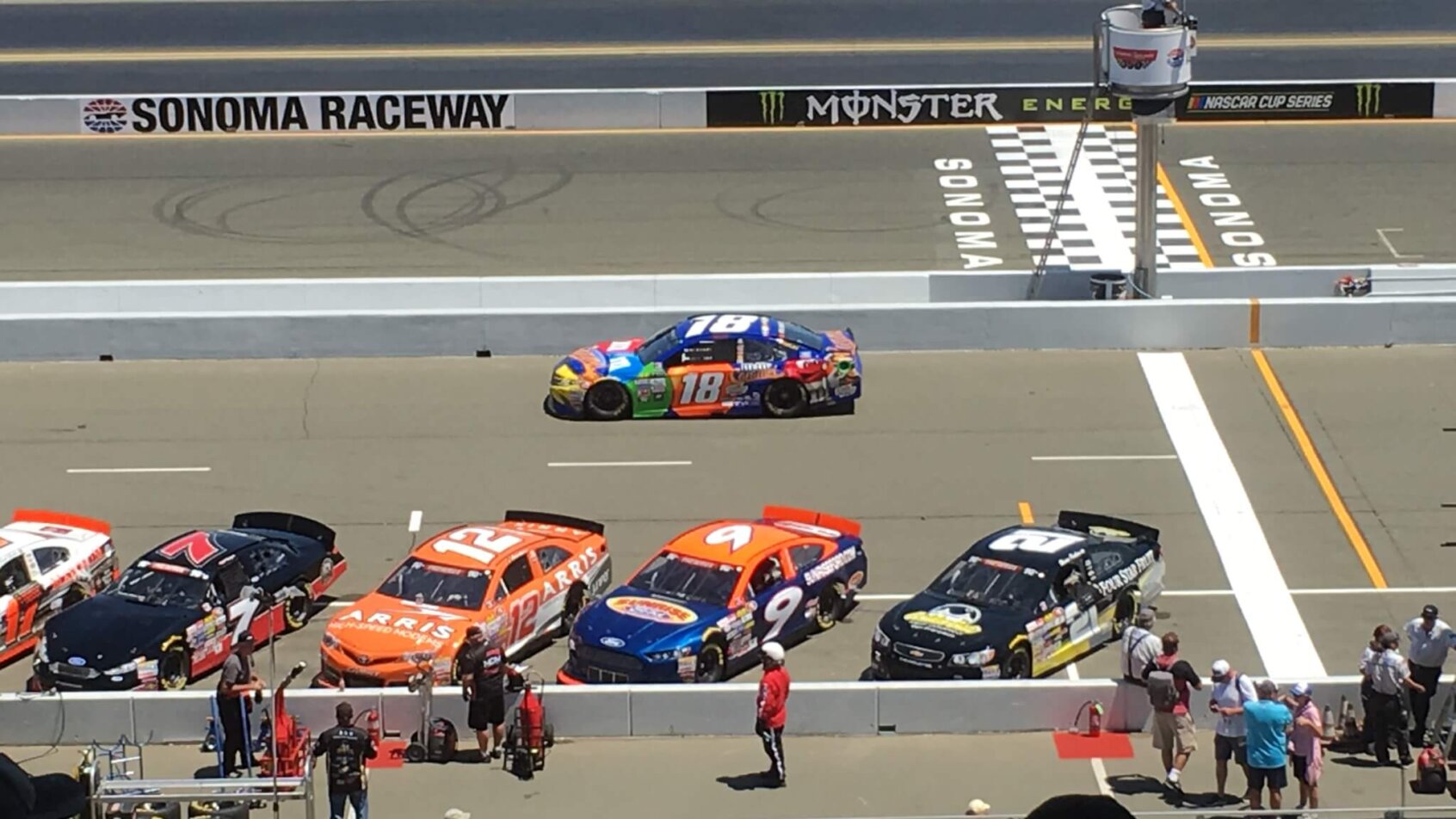 Kyle Busch and others racing.