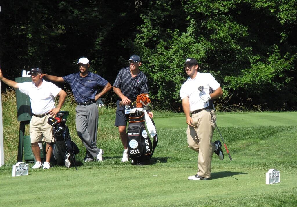 Tony Romo golfing