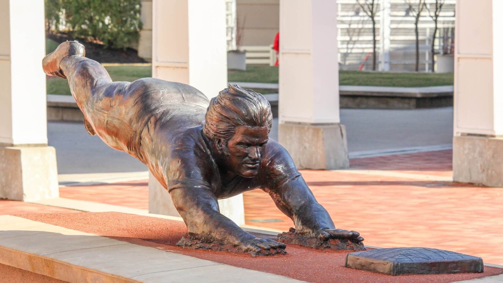 Pete Rose bronze statue