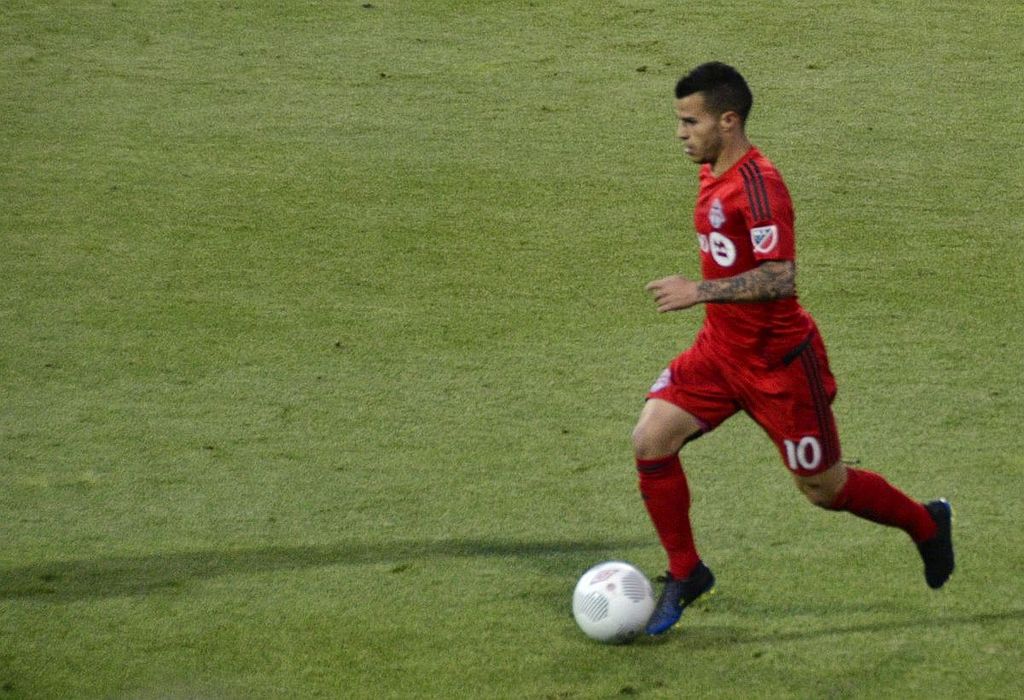Sebastian Giovinco runs the ball