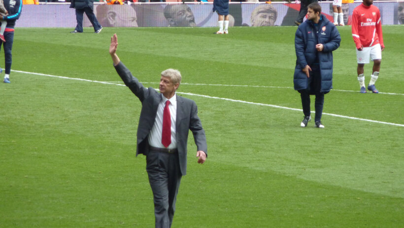 Arsene waves to adoring fans